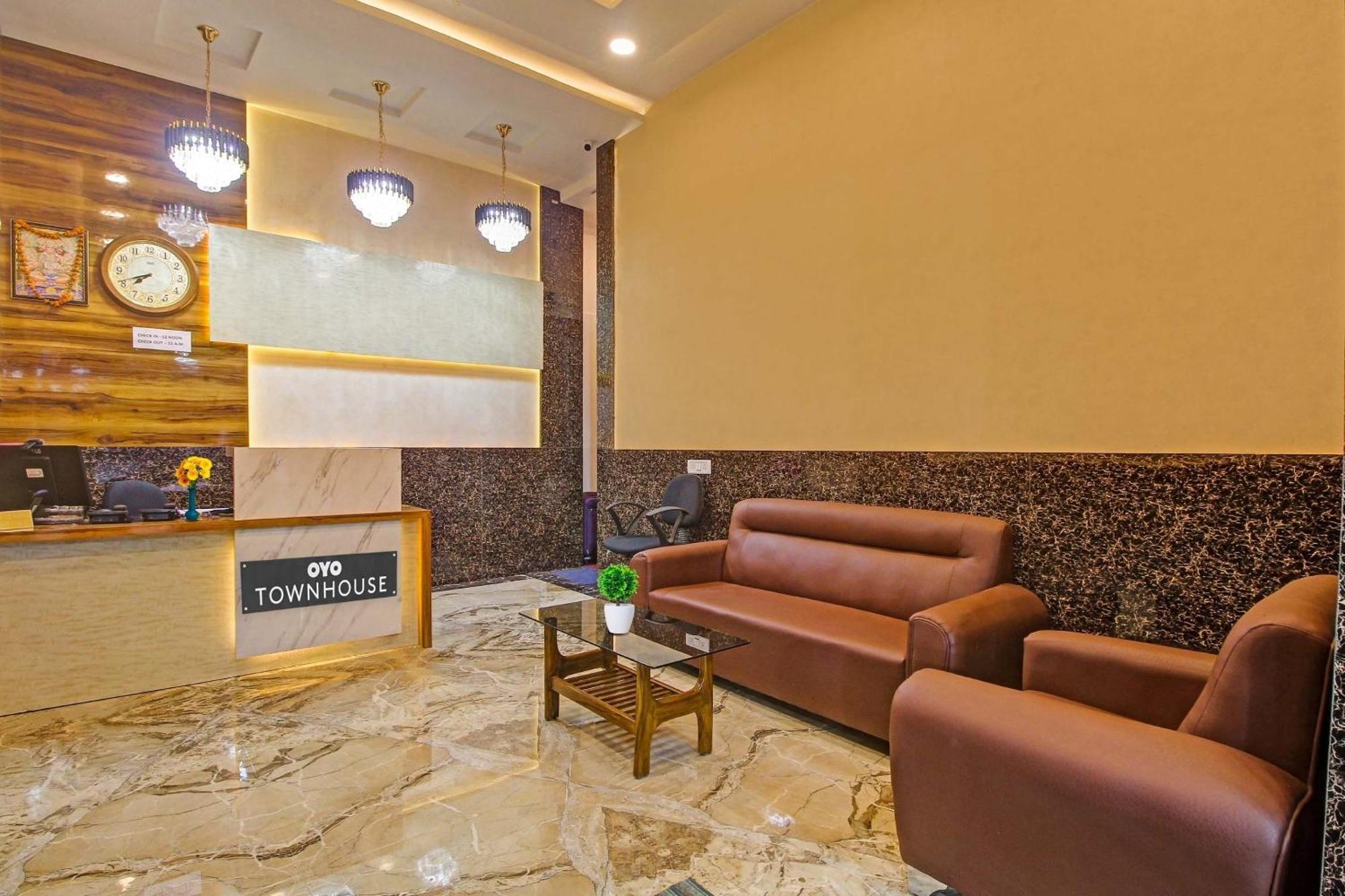 Super Townhouse Centre Point Inn Near Esplanade Metro Station Kolkata Exterior photo