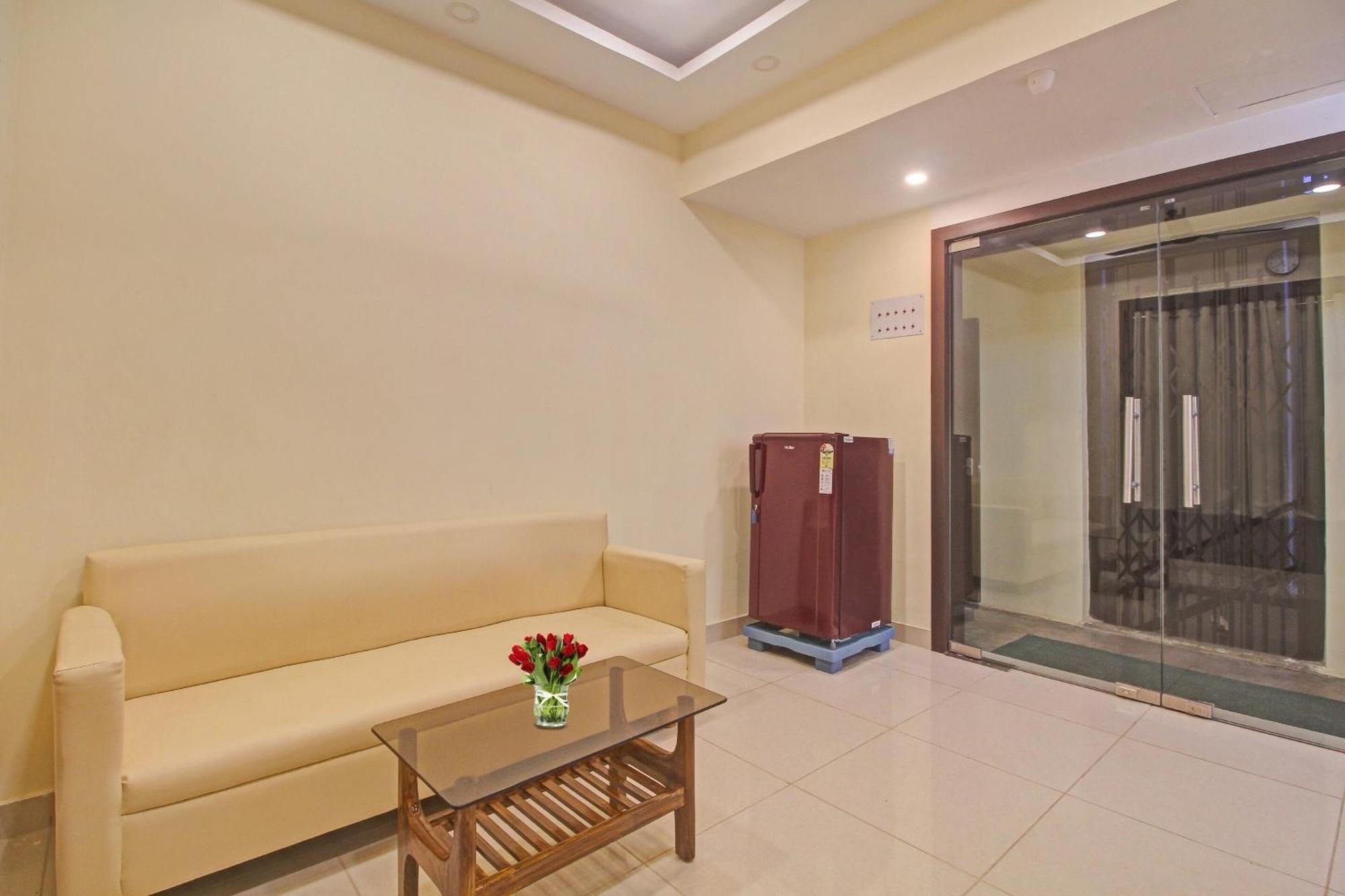Super Townhouse Centre Point Inn Near Esplanade Metro Station Kolkata Exterior photo