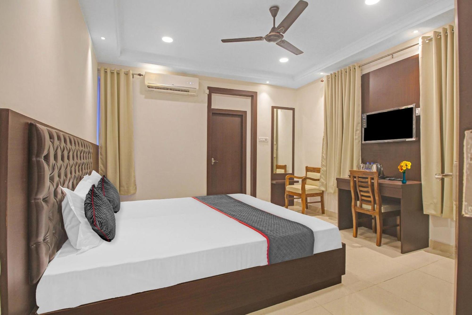 Super Townhouse Centre Point Inn Near Esplanade Metro Station Kolkata Exterior photo